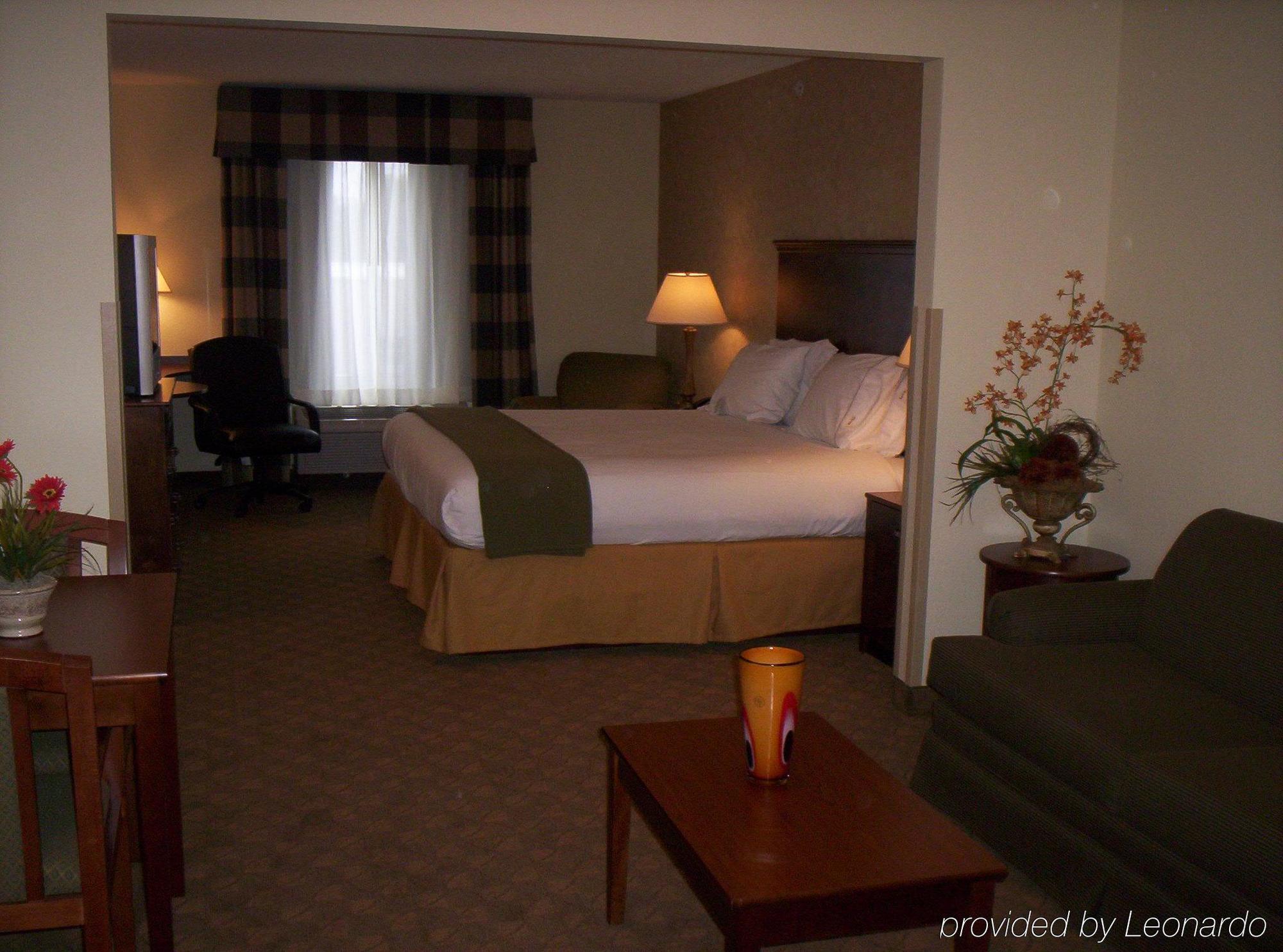Holiday Inn Express & Suites Sparta Номер фото