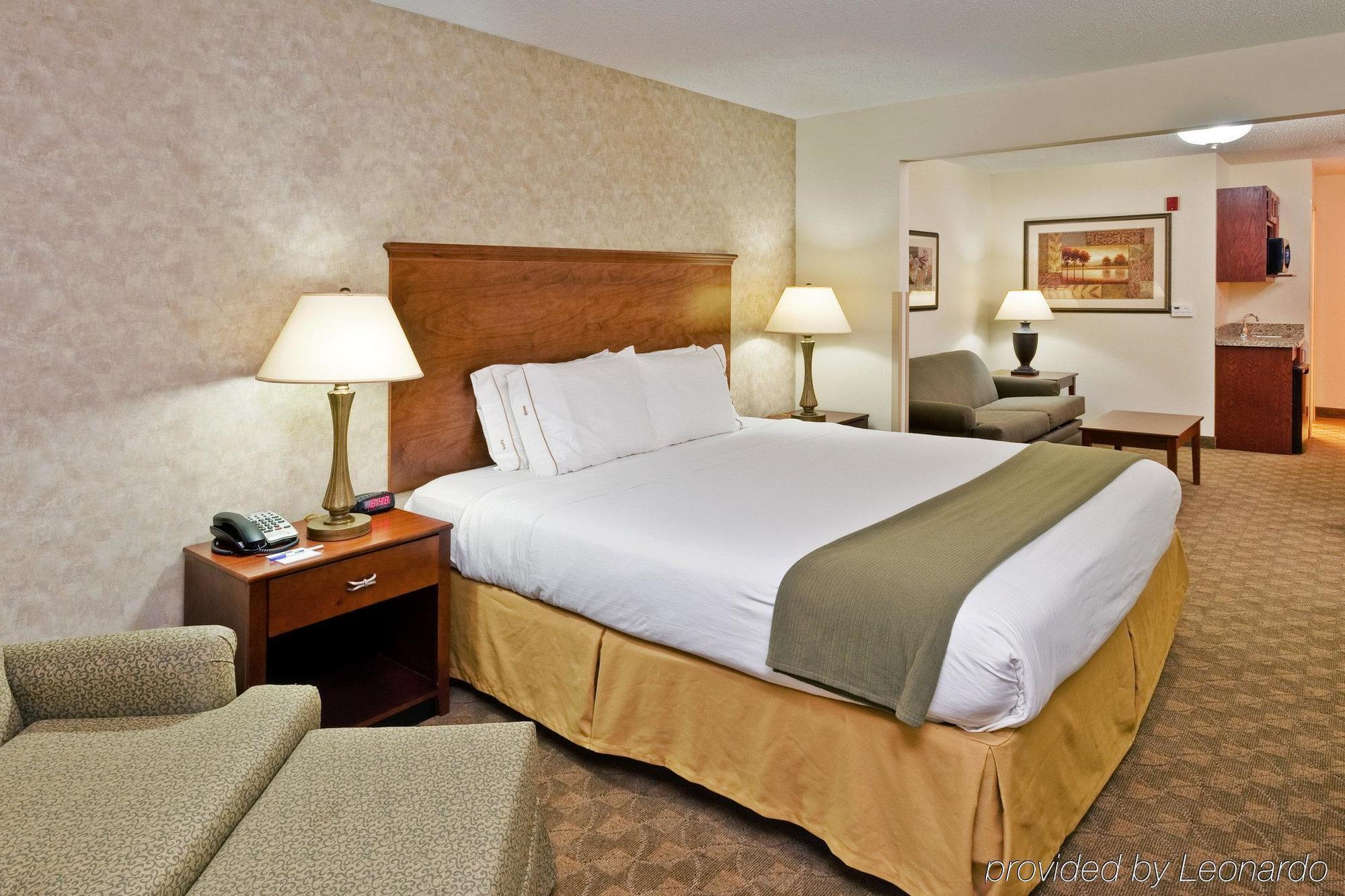 Holiday Inn Express & Suites Sparta Номер фото