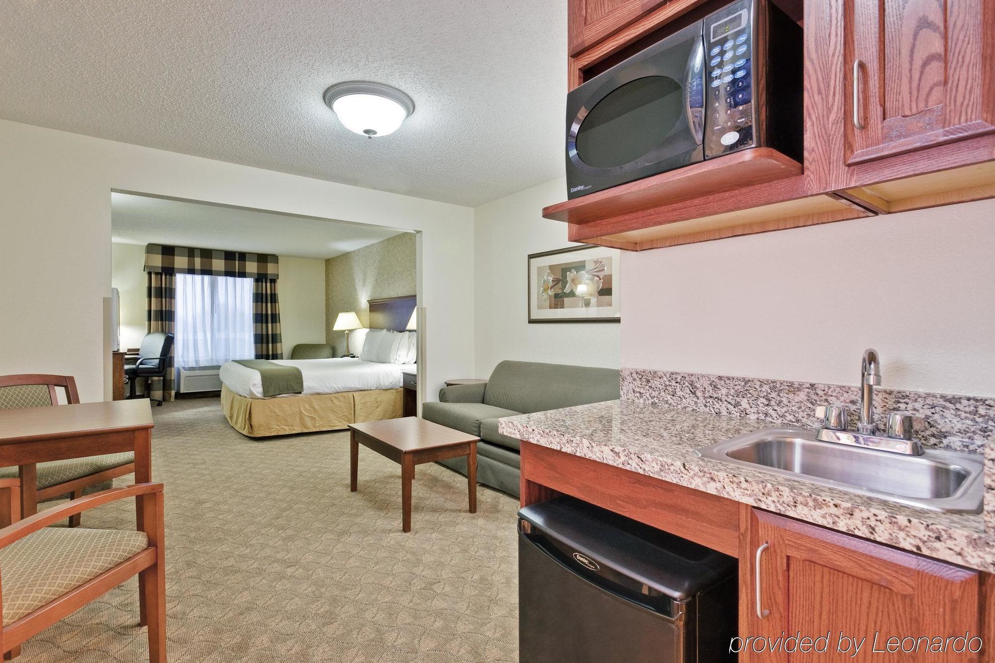 Holiday Inn Express & Suites Sparta Номер фото