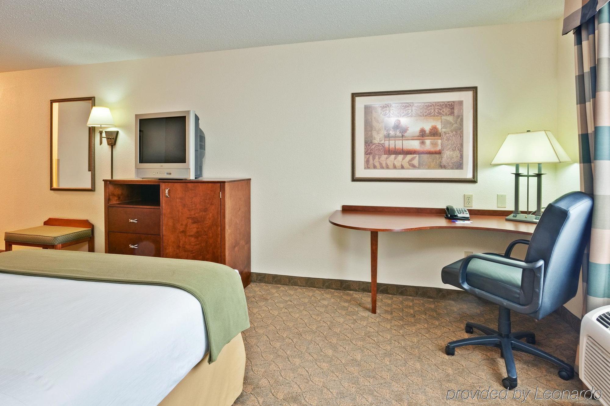 Holiday Inn Express & Suites Sparta Номер фото