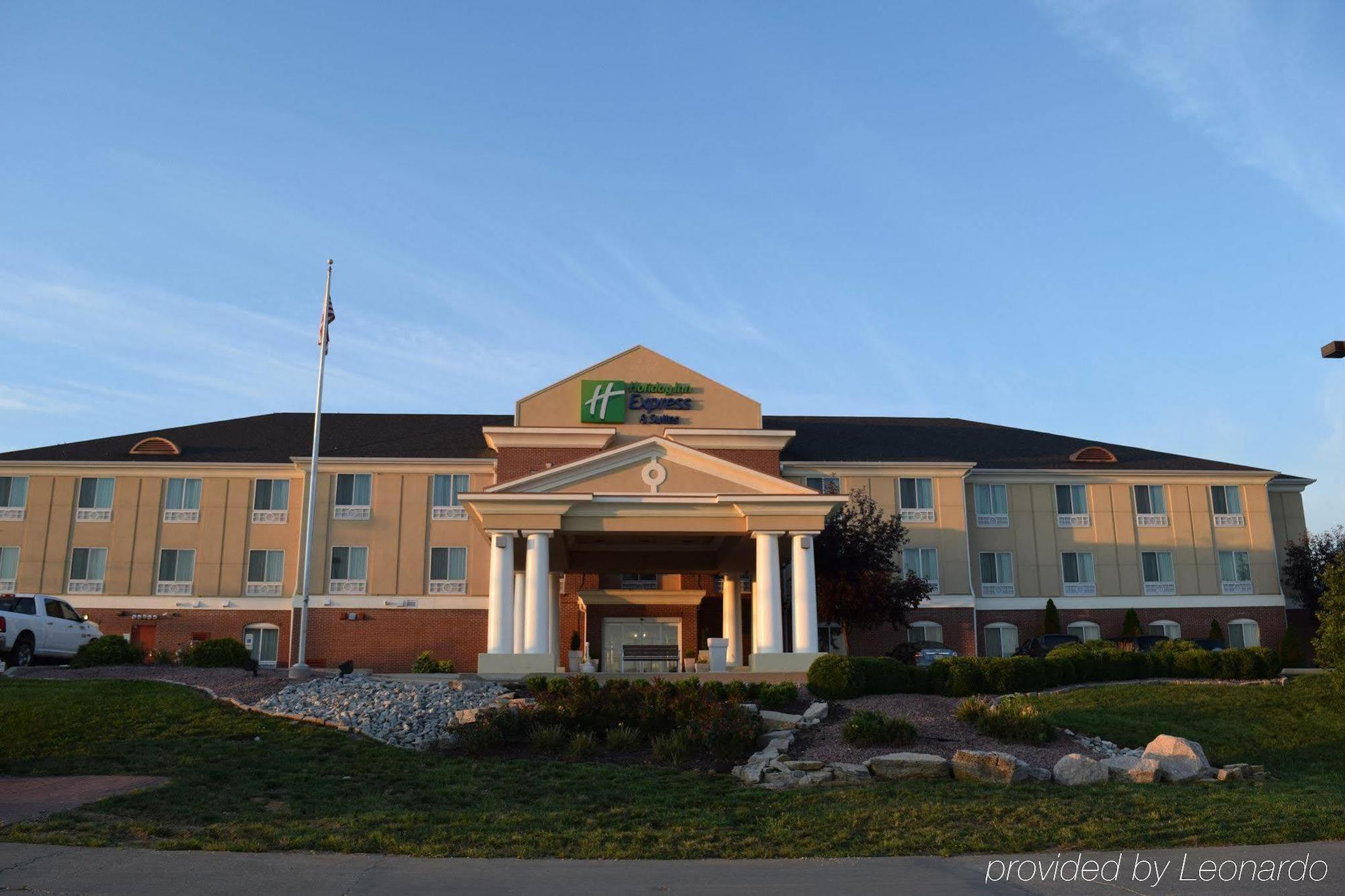 Holiday Inn Express & Suites Sparta Екстер'єр фото